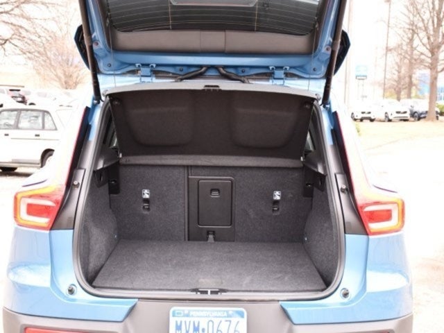 2025 Volvo XC40 B5 Core