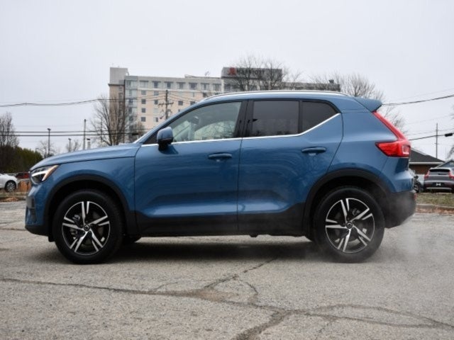 2025 Volvo XC40 B5 Core