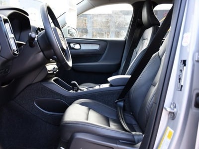 2025 Volvo XC40 B5 Core