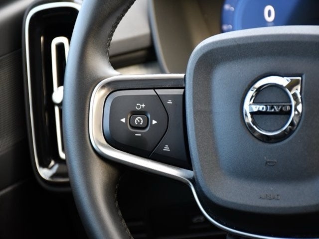 2025 Volvo XC40 B5 Core