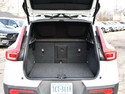 2025 Volvo XC40 B5 Core