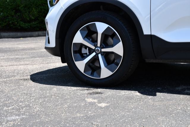 2023 Volvo XC40 B5 Plus Dark Theme