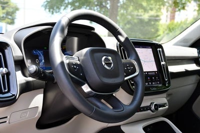 2023 Volvo XC40 B5 Plus Dark Theme