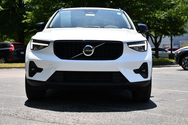 2023 Volvo XC40 B5 Plus Dark Theme