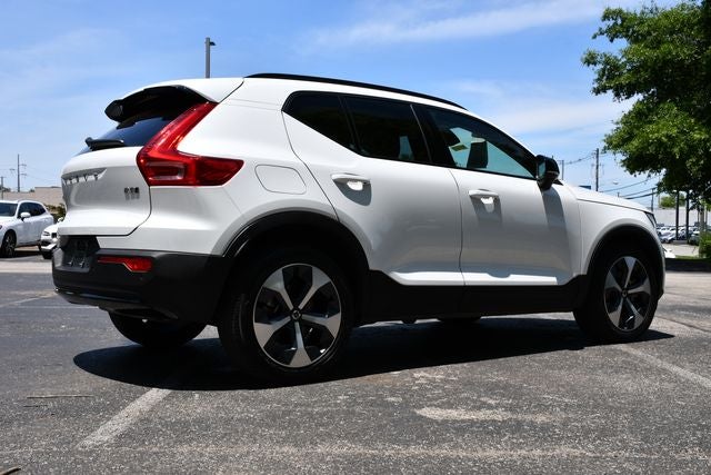 2023 Volvo XC40 B5 Plus Dark Theme