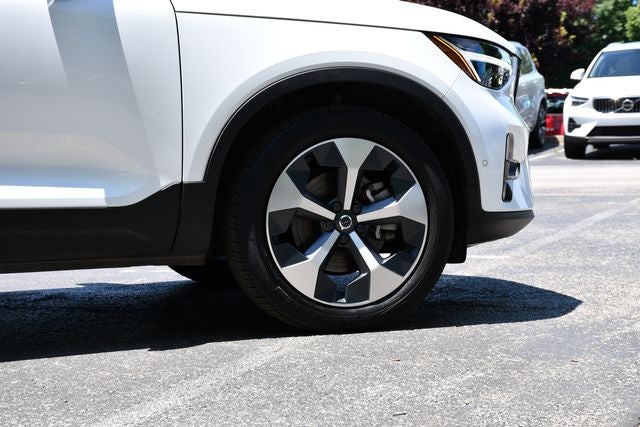 2023 Volvo XC40 B5 Plus Dark Theme