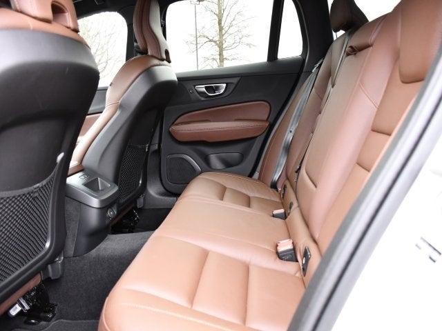 2025 Volvo V60 Cross Country B5 Plus