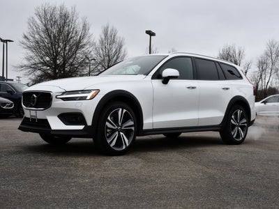 2025 Volvo V60 Cross Country B5 Plus