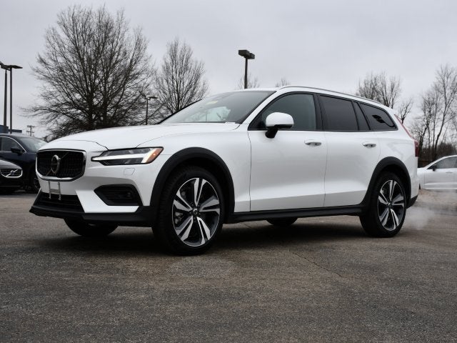 2025 Volvo V60 Cross Country B5 Plus