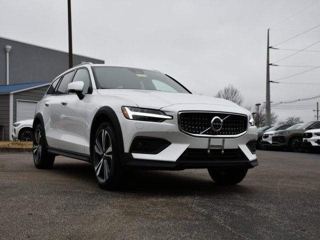 2025 Volvo V60 Cross Country B5 Plus