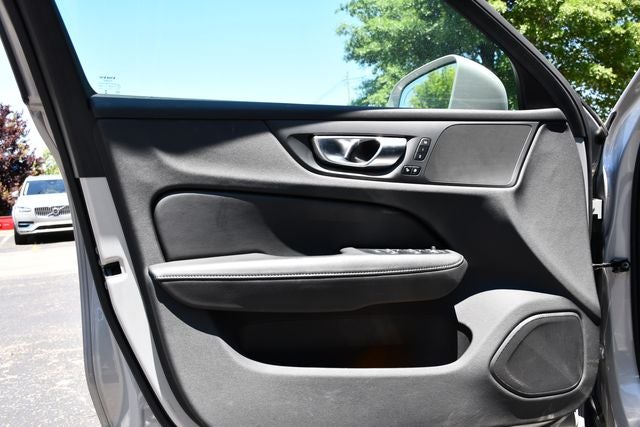 2025 Volvo V60 Cross Country B5 Plus