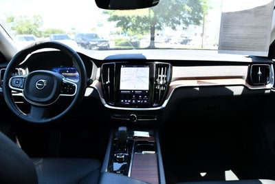 2025 Volvo V60 Cross Country B5 Plus