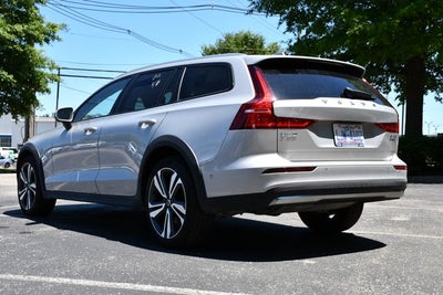 2025 Volvo V60 Cross Country B5 Plus