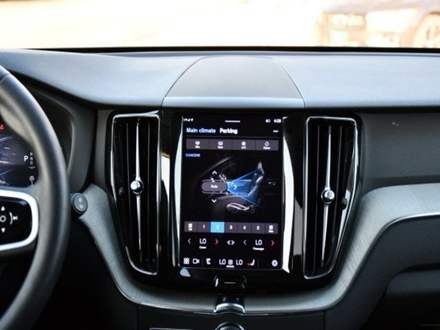 2025 Volvo XC60 B5 Plus