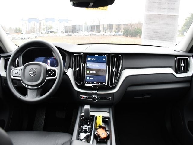2025 Volvo XC60 B5 Plus