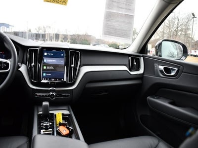 2025 Volvo XC60 B5 Plus