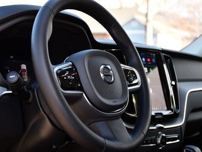 2025 Volvo XC60 B5 Plus