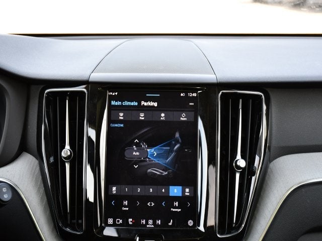 2025 Volvo XC60 B5 Plus