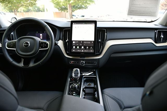 2026 Volvo XC60 B5 Plus