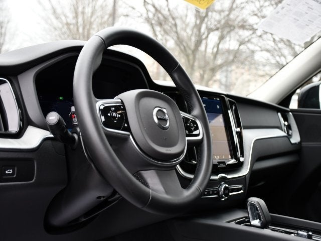 2025 Volvo XC60 B5 Plus