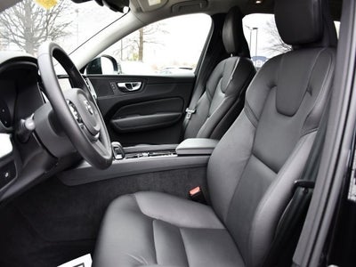 2025 Volvo XC60 B5 Plus