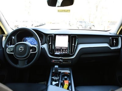 2025 Volvo XC60 B5 Plus