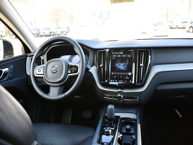 2025 Volvo XC60 B5 Plus