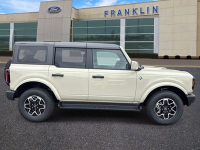 2026 Ford Bronco Outer Banks