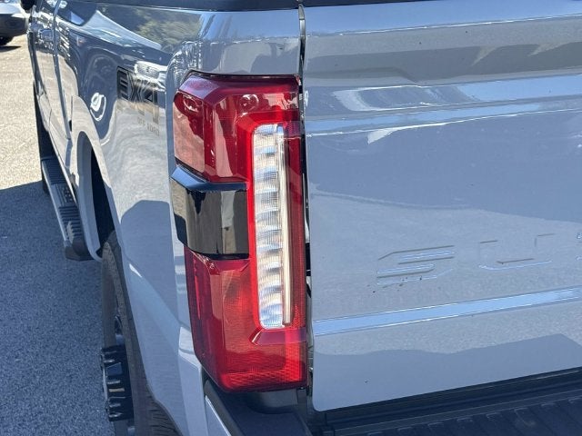 2027 Ford F-350SD Lariat