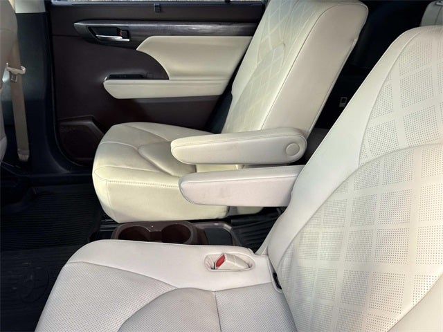 2020 Toyota Highlander Hybrid Platinum