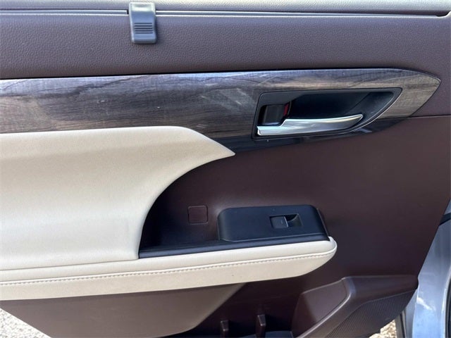 2020 Toyota Highlander Hybrid Platinum