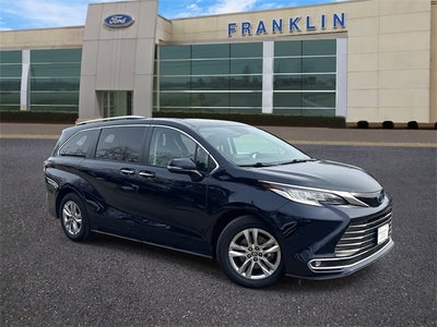 2022 Toyota Sienna Limited 7 Passenger