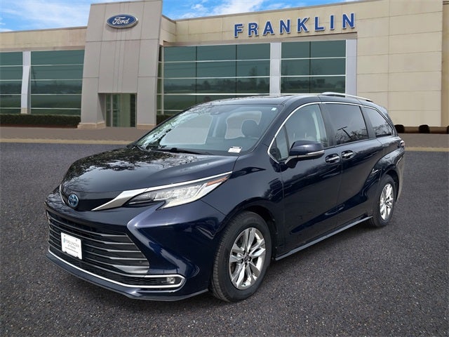 2022 Toyota Sienna Limited 7 Passenger