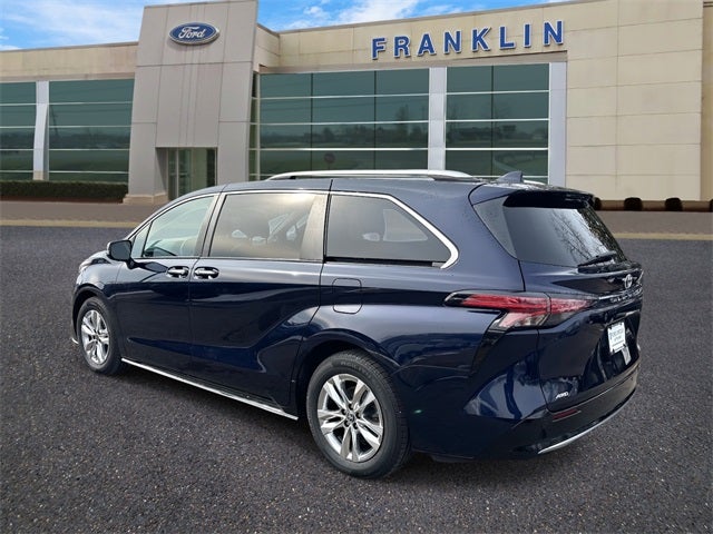 2022 Toyota Sienna Limited 7 Passenger