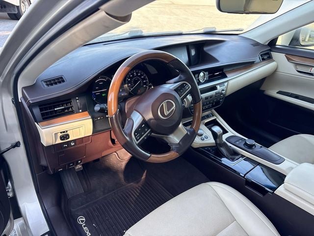 2016 Lexus ES 300h