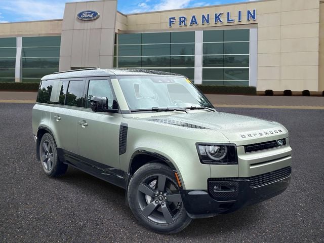 2025 Land Rover Defender 130 X-Dynamic SE P400's photo