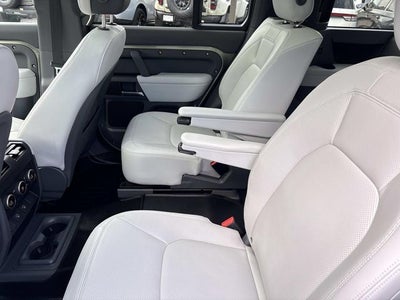 2025 Land Rover Defender 130 X-Dynamic SE