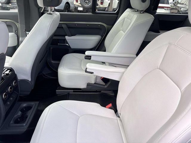 2025 Land Rover Defender 130 X-Dynamic SE