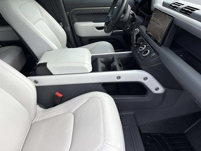 2025 Land Rover Defender 130 X-Dynamic SE
