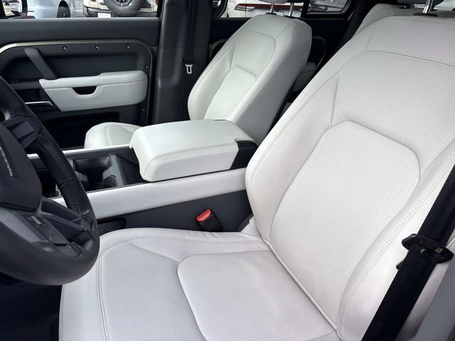 2025 Land Rover Defender 130 X-Dynamic SE
