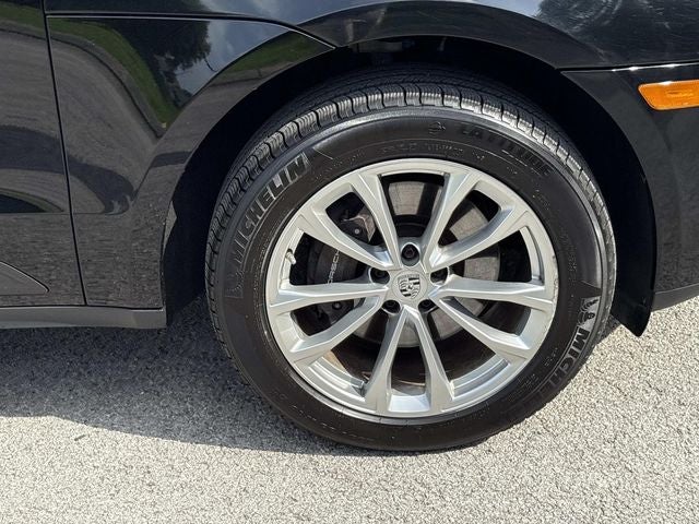 2023 Porsche Macan Base